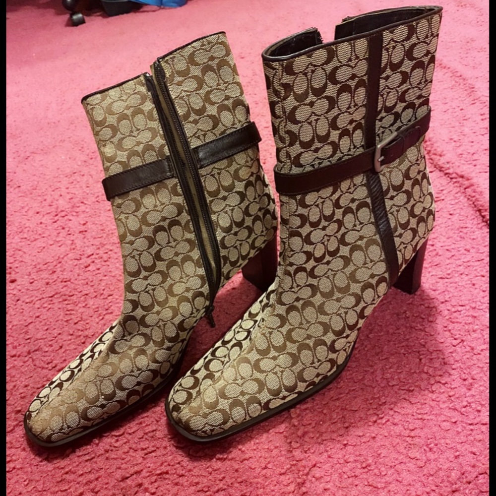 COPY - 8 1/2 size coach boots. Never worn